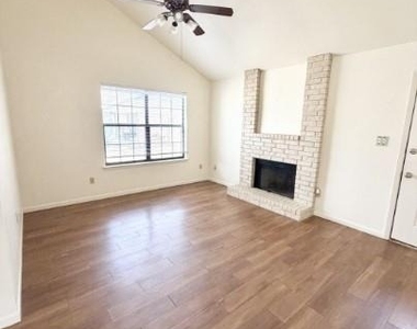 728 W San Antonio St - Photo Thumbnail 1