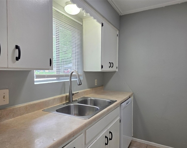 1811 Magnolia Dr - Photo Thumbnail 5