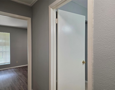 1811 Magnolia Dr - Photo Thumbnail 7