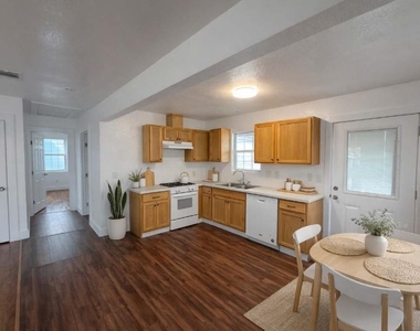 4611 Milburn Ln - Photo Thumbnail 5
