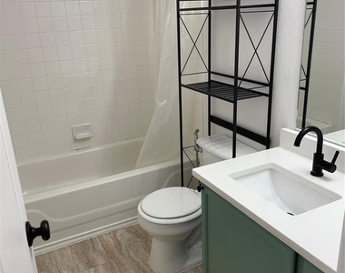 11901 Swearingen Dr - Photo Thumbnail 12