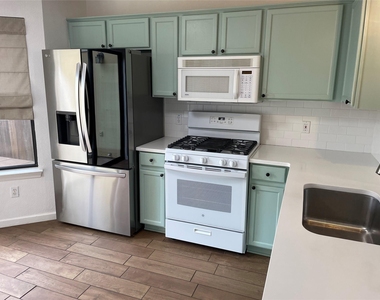 11901 Swearingen Dr - Photo Thumbnail 6