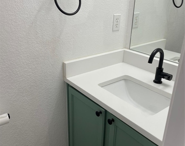 11901 Swearingen Dr - Photo Thumbnail 10