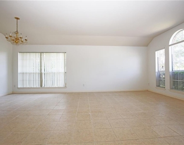 309 Country Aire Dr - Photo Thumbnail 6