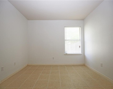 309 Country Aire Dr - Photo Thumbnail 14