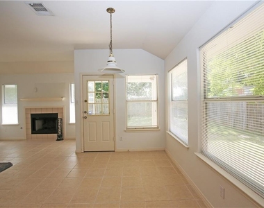 309 Country Aire Dr - Photo Thumbnail 12