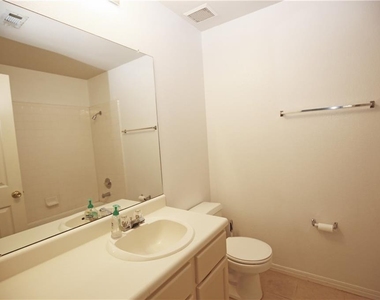 309 Country Aire Dr - Photo Thumbnail 15