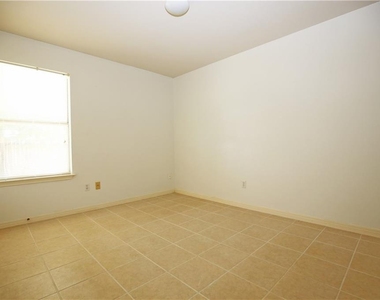 309 Country Aire Dr - Photo Thumbnail 16