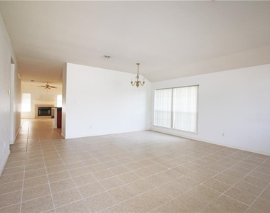309 Country Aire Dr - Photo Thumbnail 4