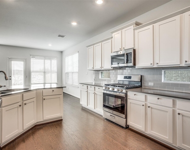 12213 Coronilla Bnd - Photo Thumbnail 4