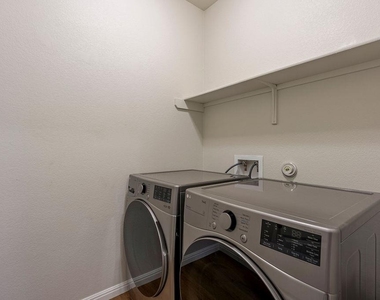 3304 Ortman Dr - Photo Thumbnail 11