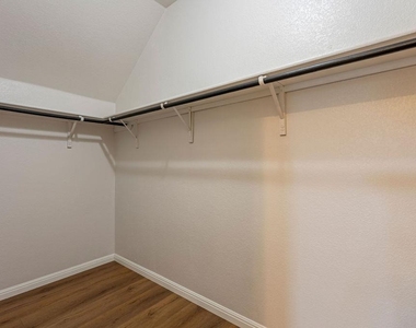 3304 Ortman Dr - Photo Thumbnail 9