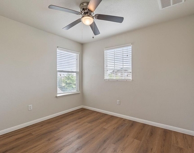 3304 Ortman Dr - Photo Thumbnail 15