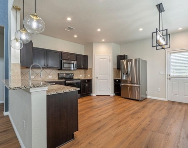 3304 Ortman Dr - Photo Thumbnail 4