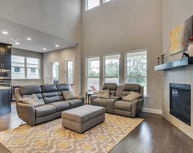 7100 Trissino Dr - Photo Thumbnail 4