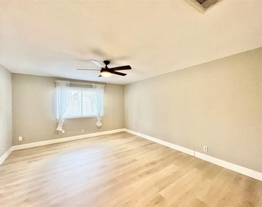 11502 Toledo Dr - Photo Thumbnail 10