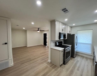 8012 Pinedale Cv - Photo Thumbnail 10