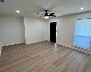 8012 Pinedale Cv - Photo Thumbnail 5