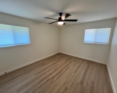 8012 Pinedale Cv - Photo Thumbnail 14