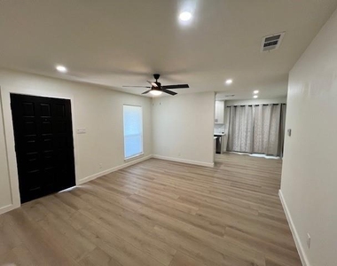 8012 Pinedale Cv - Photo Thumbnail 4