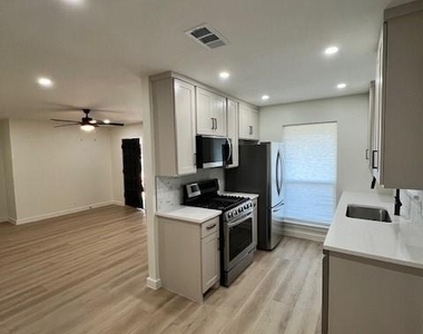 8012 Pinedale Cv - Photo Thumbnail 7