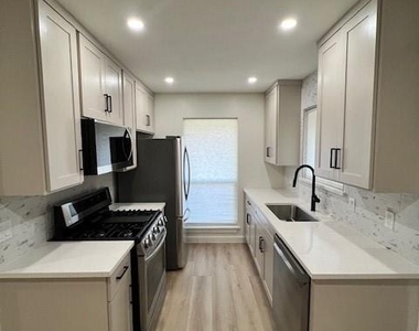 8012 Pinedale Cv - Photo Thumbnail 9