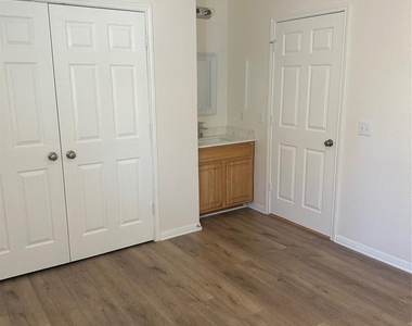 5401 Evans Ave - Photo Thumbnail 8