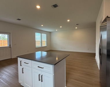 593 Tailwind Dr - Photo Thumbnail 15