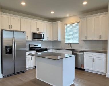 593 Tailwind Dr - Photo Thumbnail 13