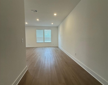 593 Tailwind Dr - Photo Thumbnail 10