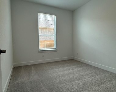 593 Tailwind Dr - Photo Thumbnail 7