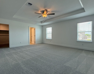 593 Tailwind Dr - Photo Thumbnail 22