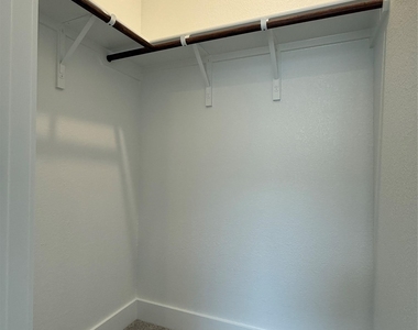 593 Tailwind Dr - Photo Thumbnail 8