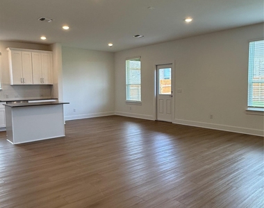 593 Tailwind Dr - Photo Thumbnail 12