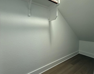 593 Tailwind Dr - Photo Thumbnail 9