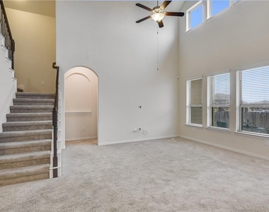 500 Cardenas Ln - Photo Thumbnail 4