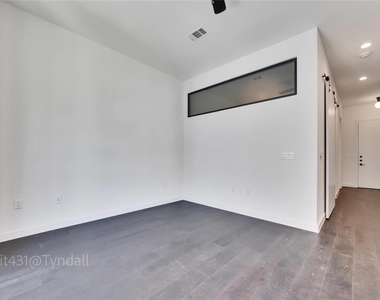 800 Embassy Dr - Photo Thumbnail 1