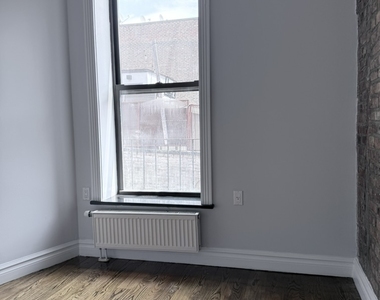 East 13th Street - Photo Thumbnail 15