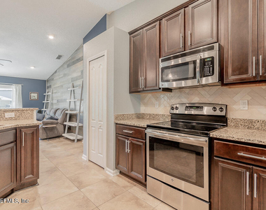 13328 Smithwick Lane - Photo Thumbnail 11