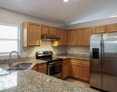936 Lake Sanford Court - Photo Thumbnail 7