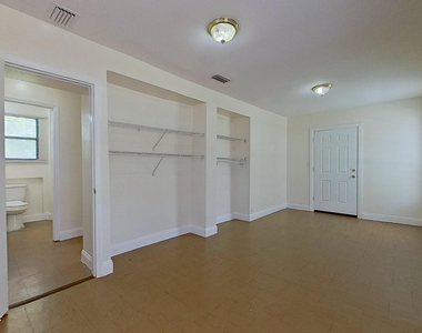 1049 Pippin Street - Photo Thumbnail 8