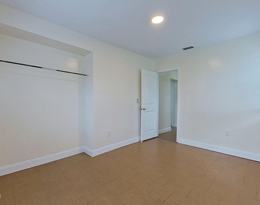 1049 Pippin Street - Photo Thumbnail 6