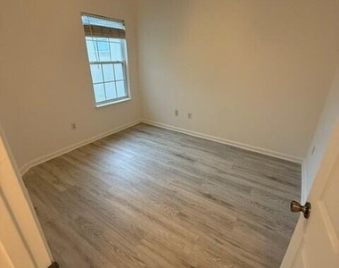 12301 Kernan Forest Boulevard - Photo Thumbnail 12