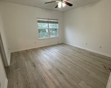 12301 Kernan Forest Boulevard - Photo Thumbnail 8
