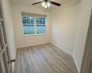12301 Kernan Forest Boulevard - Photo Thumbnail 6