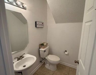 12301 Kernan Forest Boulevard - Photo Thumbnail 5