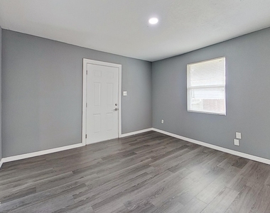535 W 59th Street - Photo Thumbnail 4