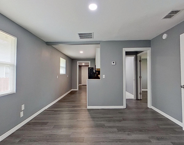 535 W 59th Street - Photo Thumbnail 2