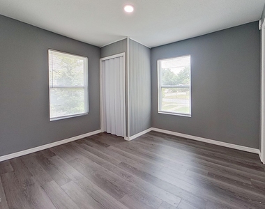 535 W 59th Street - Photo Thumbnail 5