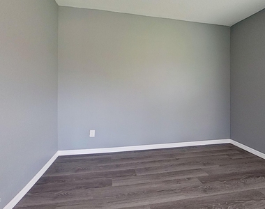 535 W 59th Street - Photo Thumbnail 9